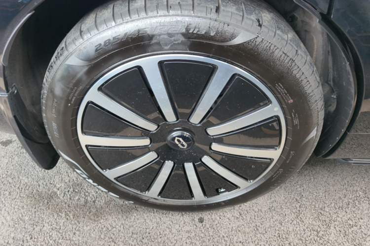 Used Hima AITO M9 2024 Range-Extended Max Edition 42 kWh 6-Seater Version Right Rear Wheel Hub