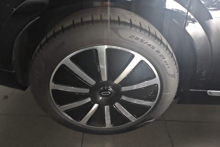 Used Hima AITO M9 2024 Range-Extended Ultra Version 52 kWh 6-Seater Model Right Rear Wheel Hub