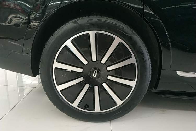 Used Hima AITO M9 2024 Range-Extended Ultra Version 42 kWh 6-Seater Model Right Rear Wheel Hub