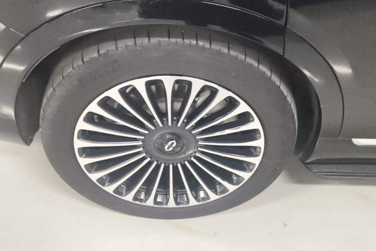 Used Hima AITO M9 2024 Range-Extended Max Edition 42 kWh 5-Seater Version Right Rear Wheel Hub