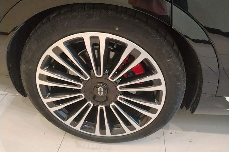 Used Hima AITO M9 2024 Range-Extended Ultra Version 42 kWh 6-Seater Model Right Rear Wheel Hub