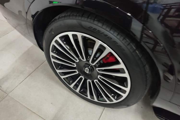 Used Hima AITO M9 2024 Range-Extended Ultra Version 52 kWh 6-Seater Model Right Rear Wheel Hub