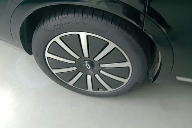 Used Hima AITO M9 2024 All-Electric Max Version 100 kWh 6-Seater Right Rear Wheel Hub
