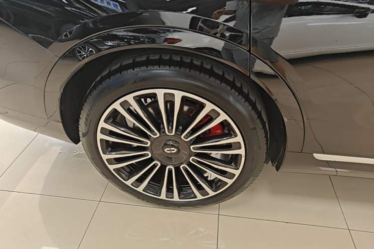 Used Hima AITO M9 2024 Range-Extended Max Edition 42 kWh 6-Seater Version Right Rear Wheel Hub