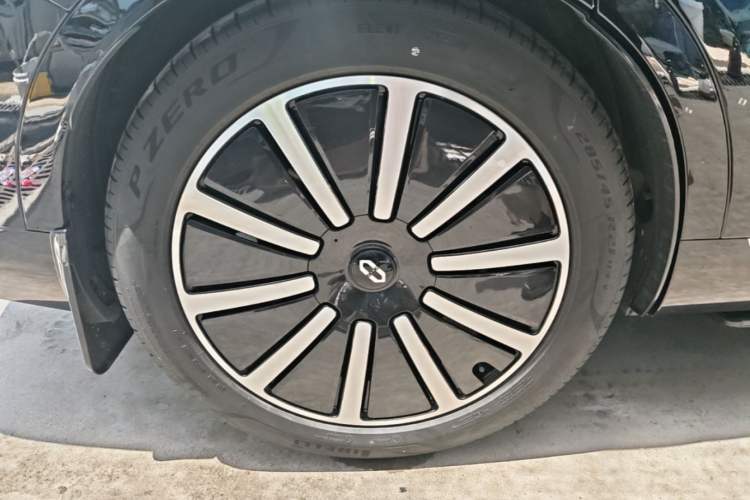 Used Hima AITO M9 2024 Range-Extended Max Edition 42 kWh 6-Seater Version Right Rear Wheel Hub