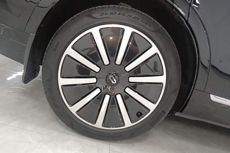 Used Hima AITO M9 2024 Range-Extended Ultra Version 42 kWh 6-Seater Model Right Rear Wheel Hub