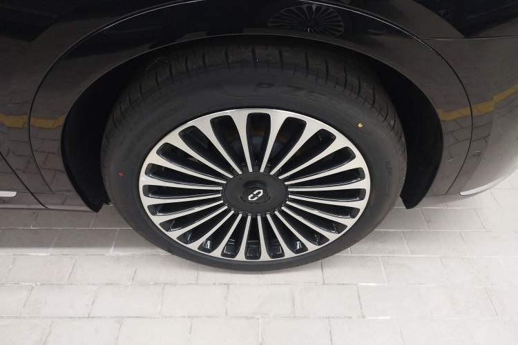 Used Hima AITO M9 2024 Range-Extended Ultra Version 42 kWh 6-Seater Model Right Rear Wheel Hub