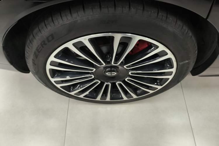 Used Hima AITO M9 2024 Range-Extended Ultra Version 42 kWh 6-Seater Model Right Rear Wheel Hub