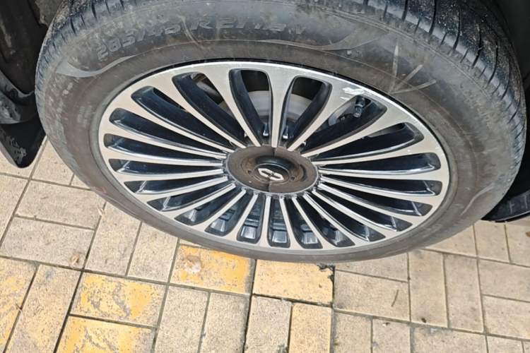 Used Hima AITO M9 2024 Range-Extended Max Edition 52 kWh 5-Seater Version Right Rear Wheel Hub