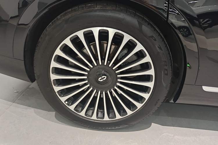 Used Hima AITO M9 2024 Range-Extended Max Edition 52 kWh 6-Seater Version Right Rear Wheel Hub