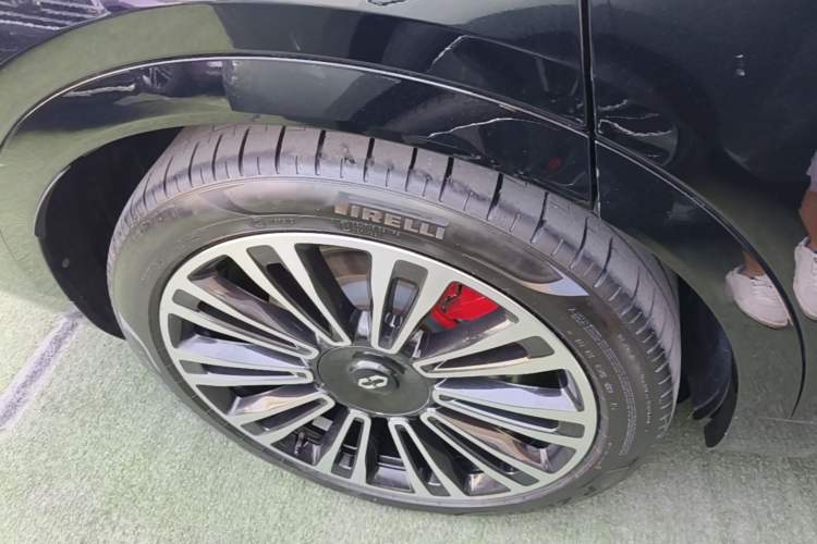 Used Hima AITO M9 2024 Range-Extended Ultra Version 42 kWh 6-Seater Model Right Rear Wheel Hub