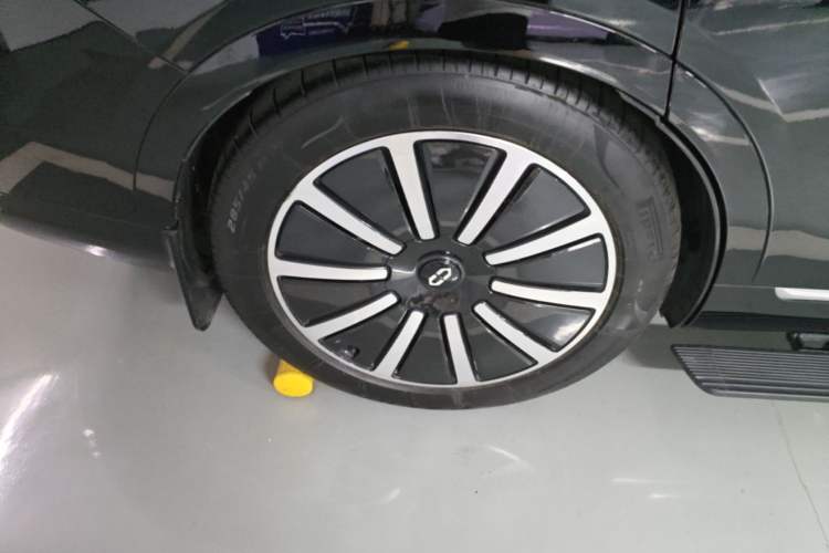 Used Hima AITO M9 2024 Range-Extended Ultra Version 42 kWh 6-Seater Model Right Rear Wheel Hub