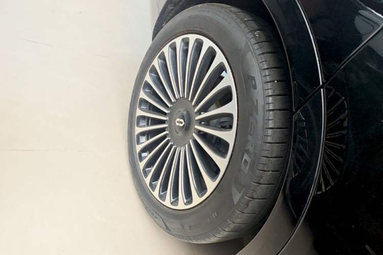 Used Hima AITO M9 2024 Range-Extended Max Edition 52 kWh 6-Seater Version Right Rear Wheel Hub