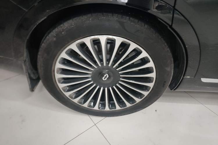 Used Hima AITO M9 2024 Range-Extended Ultra Version 52 kWh 5-Seater Model Right Rear Wheel Hub