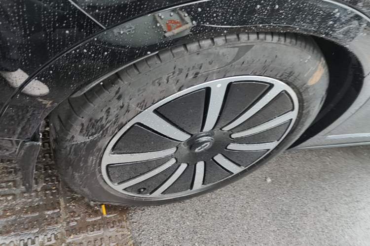Used Hima AITO M9 2024 Range-Extended Max Edition 42 kWh 6-Seater Version Right Rear Wheel Hub