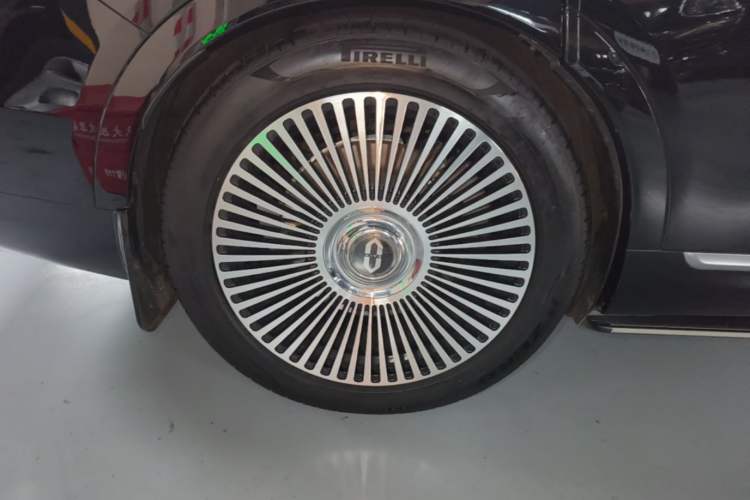 Used Hima AITO M9 2024 Range-Extended Max Edition 52 kWh 5-Seater Version Right Rear Wheel Hub