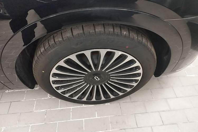Used Hima AITO M9 2024 Range-Extended Ultra Version 42 kWh 6-Seater Model Right Rear Wheel Hub