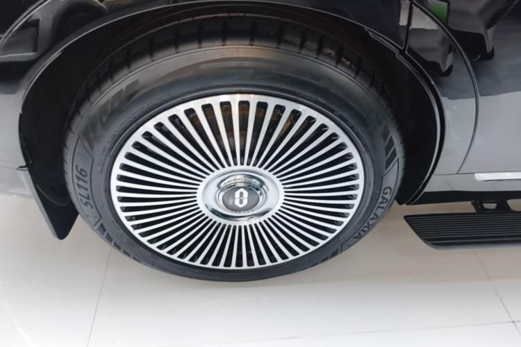Used Hima AITO M9 2024 Range-Extended Ultra Version 42 kWh 6-Seater Model Right Rear Wheel Hub