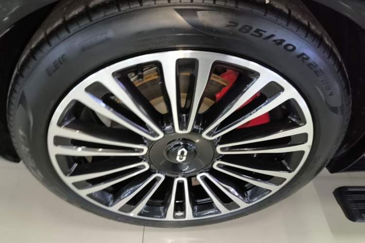 Used Hima AITO M9 2024 Range-Extended Ultra Version 52 kWh 6-Seater Model Right Rear Wheel Hub