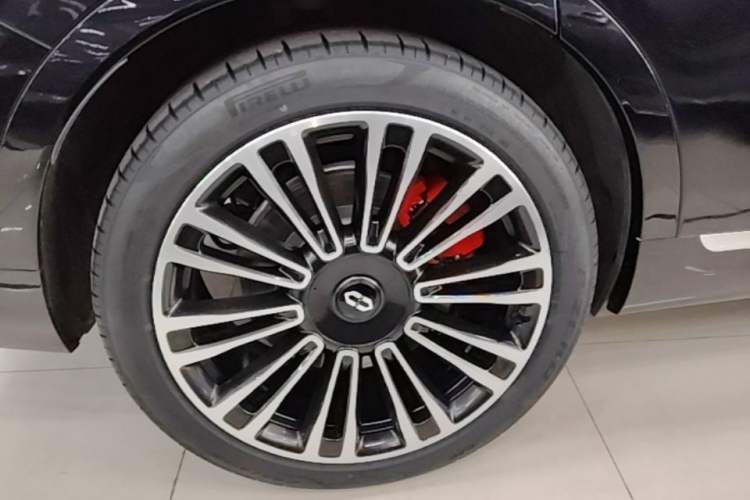 Used Hima AITO M9 2024 Range-Extended Ultra Version 42 kWh 6-Seater Model Right Rear Wheel Hub