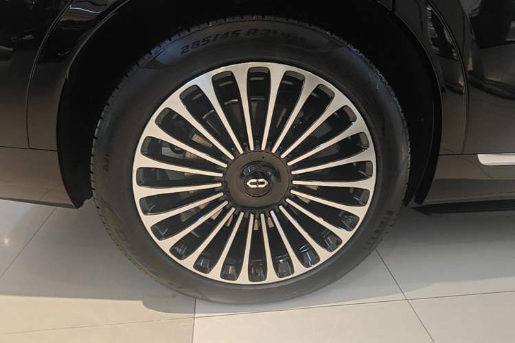 Used Hima AITO M9 2024 Range-Extended Ultra Version 42 kWh 6-Seater Model Right Rear Wheel Hub