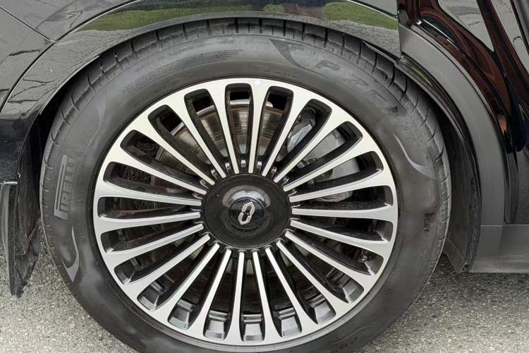 Used Hima AITO M9 2024 Range-Extended Ultra Version 42 kWh 6-Seater Model Right Rear Wheel Hub