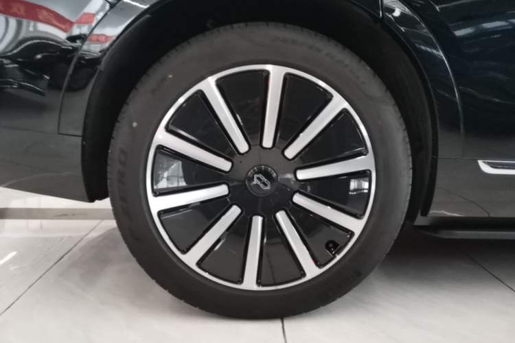 Used Hima AITO M9 2024 Range-Extended Ultra Version 42 kWh 6-Seater Model Right Rear Wheel Hub