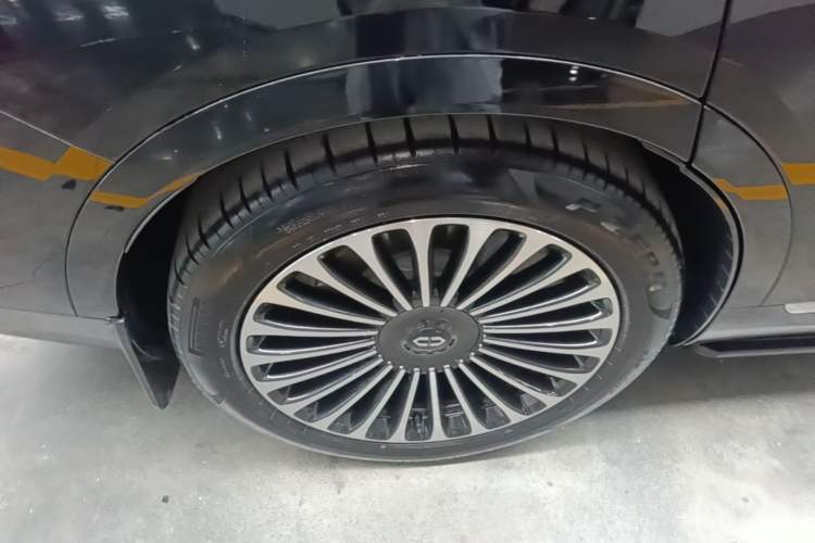 Used Hima AITO M9 2024 Range-Extended Max Edition 42 kWh 6-Seater Version Right Rear Wheel Hub