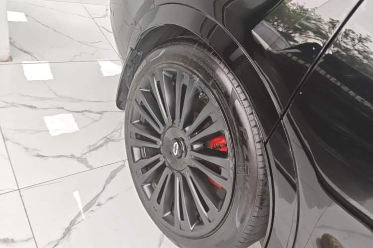 Used Hima AITO M9 2024 Range-Extended Ultra Version 42 kWh 6-Seater Model Right Rear Wheel Hub