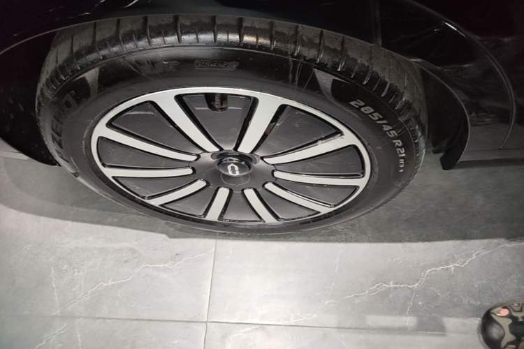 Used Hima AITO M9 2024 Range-Extended Ultra Version 52 kWh 6-Seater Model Right Rear Wheel Hub