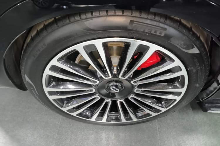 Used Hima AITO M9 2024 Range-Extended Ultra Version 52 kWh 6-Seater Model Right Rear Wheel Hub