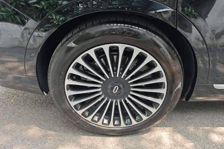 Used Hima AITO M9 2024 Range-Extended Max Edition 42 kWh 6-Seater Version Right Rear Wheel Hub