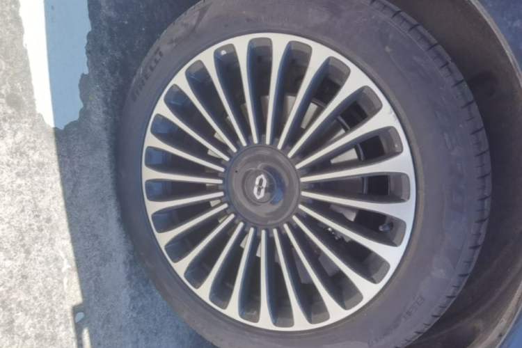 Used Hima AITO M9 2024 Range-Extended Ultra Version 42 kWh 6-Seater Model Right Rear Wheel Hub