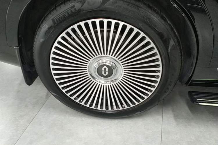 Used Hima AITO M9 2024 Range-Extended Ultra Version 42 kWh 6-Seater Model Right Rear Wheel Hub