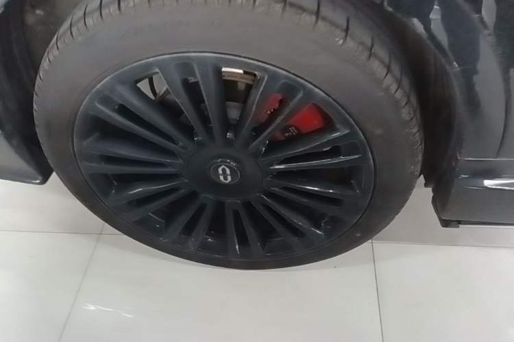 Used Hima AITO M9 2024 Range-Extended Ultra Version 52 kWh 6-Seater Model Right Rear Wheel Hub