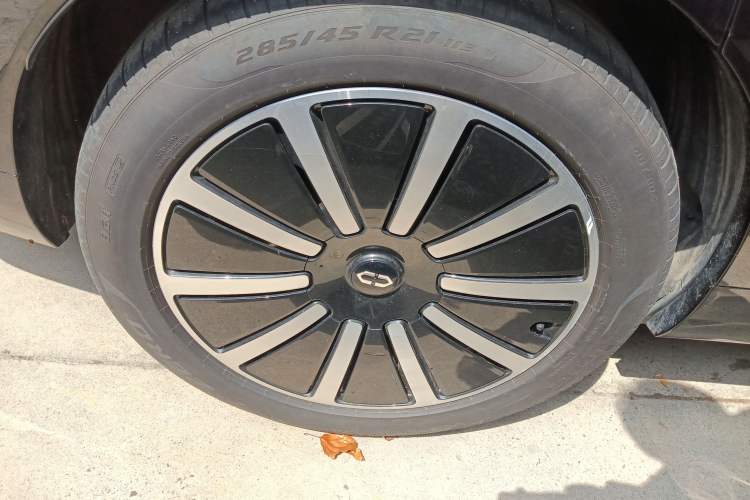 Used Hima AITO M9 2024 Range-Extended Max Edition 42 kWh 6-Seater Version Right Rear Wheel Hub