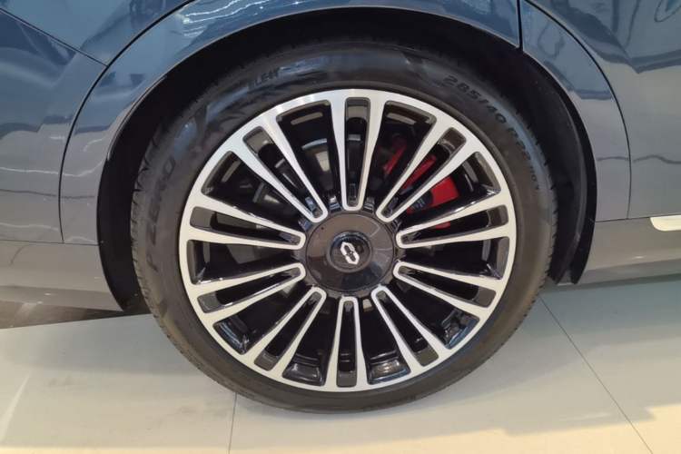 Used Hima AITO M9 2024 Range-Extended Ultra Version 42 kWh 6-Seater Model Right Rear Wheel Hub
