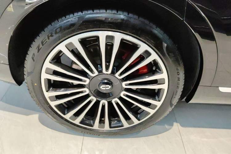Used Hima AITO M9 2024 Range-Extended Ultra Version 42 kWh 6-Seater Model Right Rear Wheel Hub