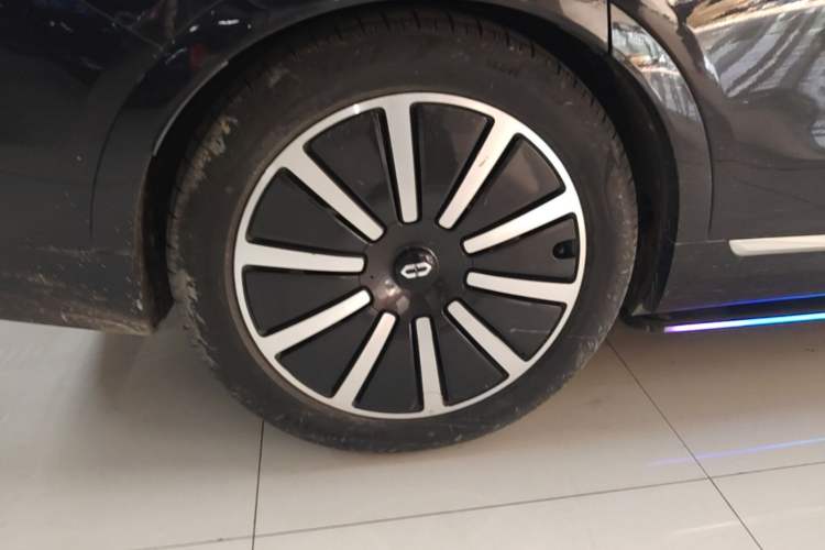 Used Hima AITO M9 2024 Range-Extended Max Edition 52 kWh 6-Seater Version Right Rear Wheel Hub