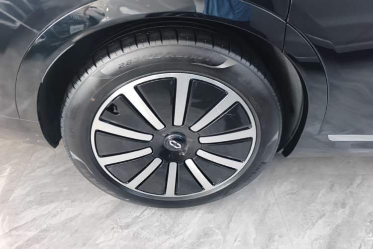 Used Hima AITO M9 2024 Range-Extended Ultra Version 42 kWh 6-Seater Model Right Rear Wheel Hub