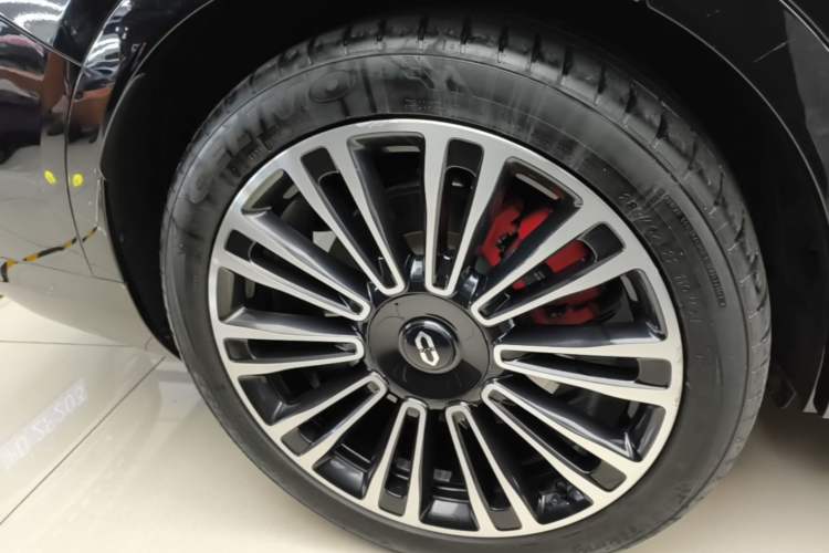 Used Hima AITO M9 2024 Range-Extended Ultra Version 42 kWh 6-Seater Model Right Rear Wheel Hub