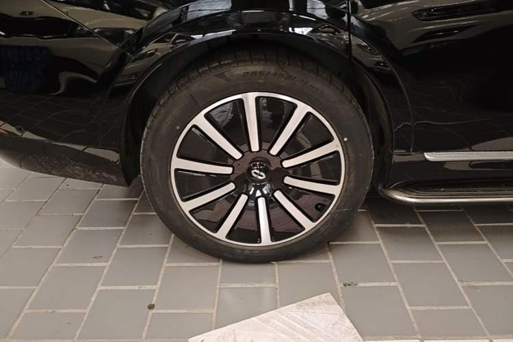 Used Hima AITO M9 2024 Range-Extended Ultra Version 42 kWh 6-Seater Model Right Rear Wheel Hub