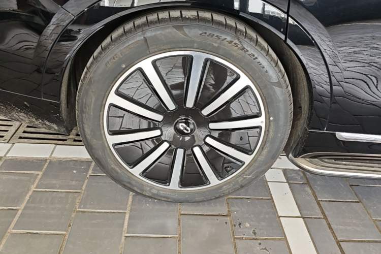 Used Hima AITO M9 2024 Range-Extended Ultra Version 42 kWh 6-Seater Model Right Rear Wheel Hub