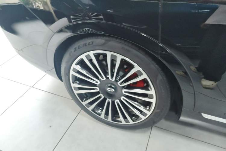Used Hima AITO M9 2024 All-Electric Ultra Version 100 kWh 6-Seater Model Right Rear Wheel Hub