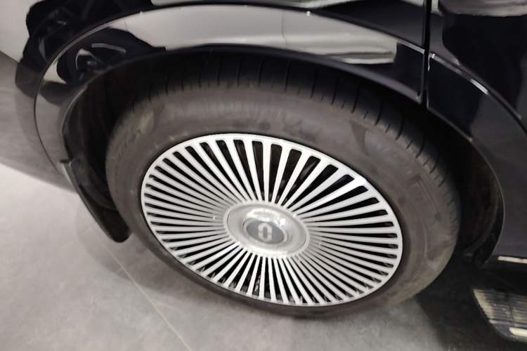Used Hima AITO M9 2024 Range-Extended Ultra Version 42 kWh 6-Seater Model Right Rear Wheel Hub