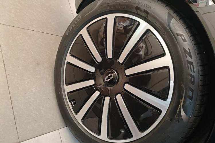 Used Hima AITO M9 2024 Range-Extended Max Edition 42 kWh 6-Seater Version Right Rear Wheel Hub