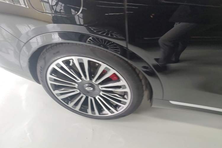 Used Hima AITO M9 2024 Range-Extended Max Edition 42 kWh 6-Seater Version Right Rear Wheel Hub