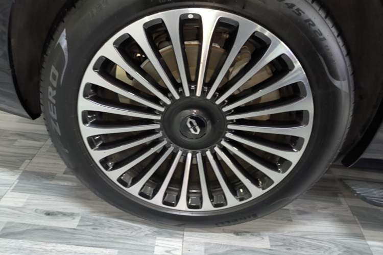 Used Hima AITO M9 2024 Range-Extended Ultra Version 52 kWh 6-Seater Model Right Rear Wheel Hub