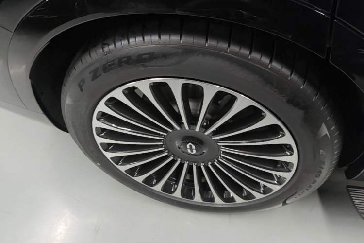 Used Hima AITO M9 2024 Range-Extended Max Edition 42 kWh 6-Seater Version Right Rear Wheel Hub