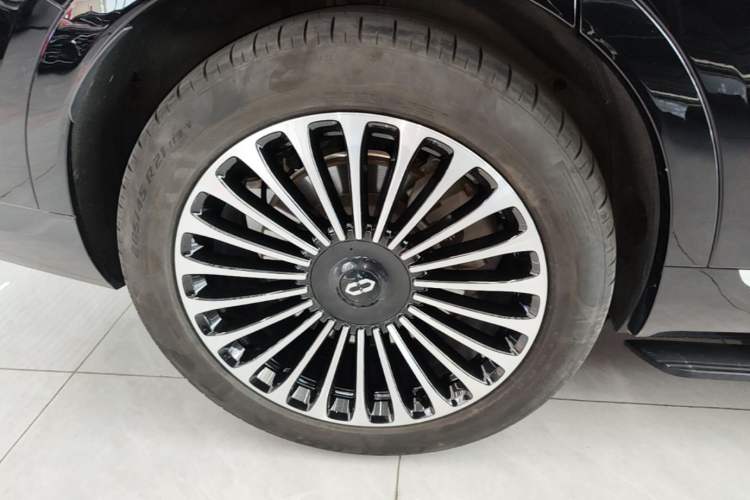 Used Hima AITO M9 2024 Range-Extended Ultra Version 52 kWh 5-Seater Model Right Rear Wheel Hub